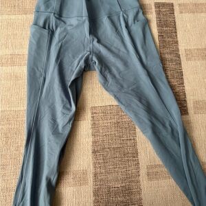 SALE - Athleta Slate Blue stash tight 7/8 Leggings